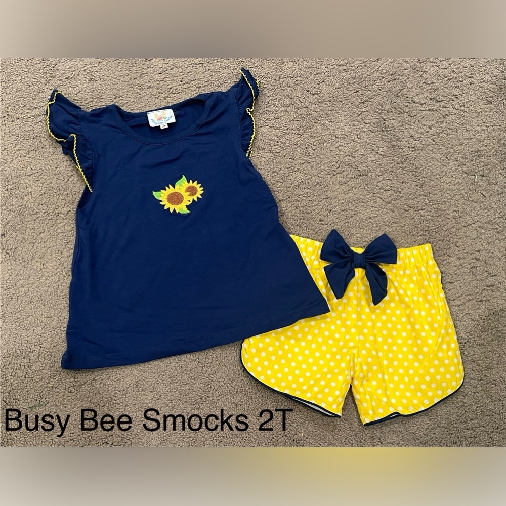 Busy Bee Smocks Sunflower Shorts Set